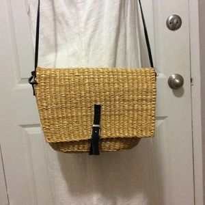 Straw Cross body